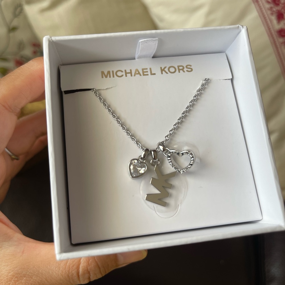 MICHAEL KORS 3-PC Charms MK Logo 2 Hearts Sliver tone Brass Necklace MKJX7799040 - Picture 2 of 5